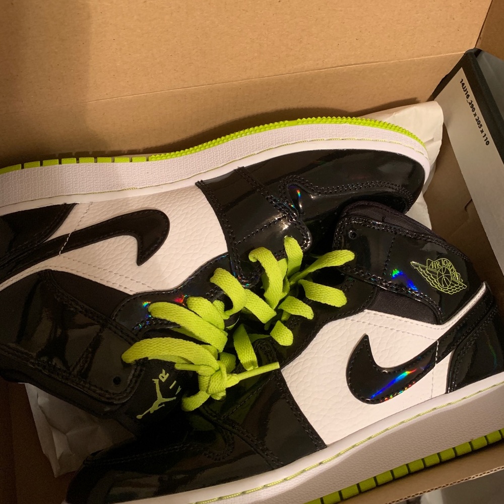 Air Jordan 1Mid SE (GS)